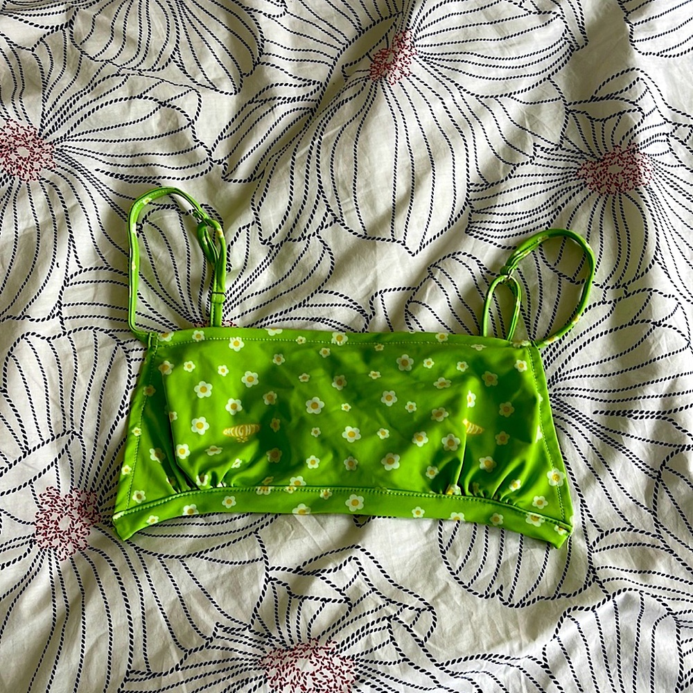 Green floral omighty bra sized top. Size S.